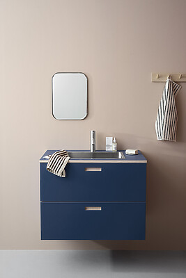 Blåt badmøbel i snedkerkvalitet