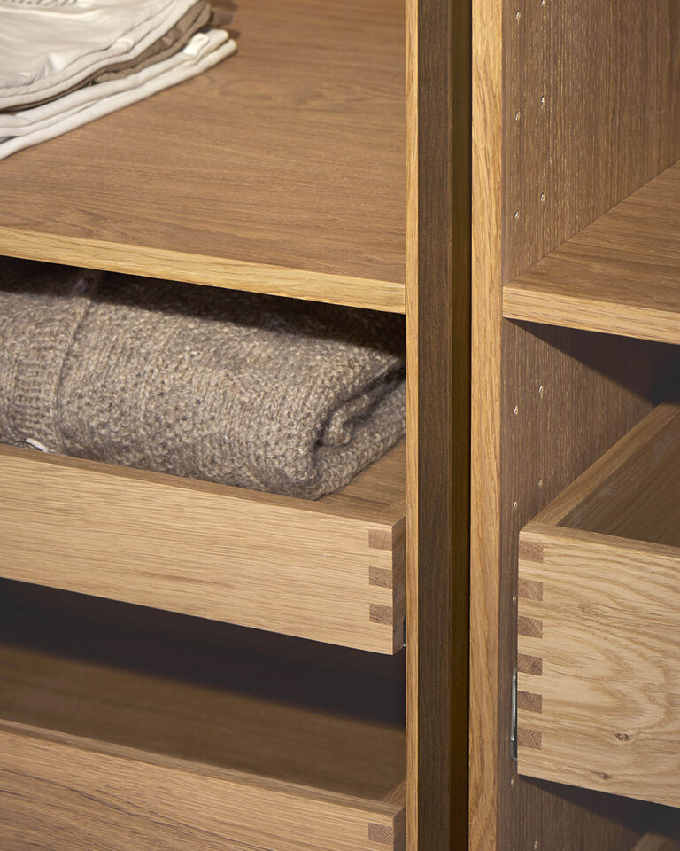 garderobeskab i egetrea