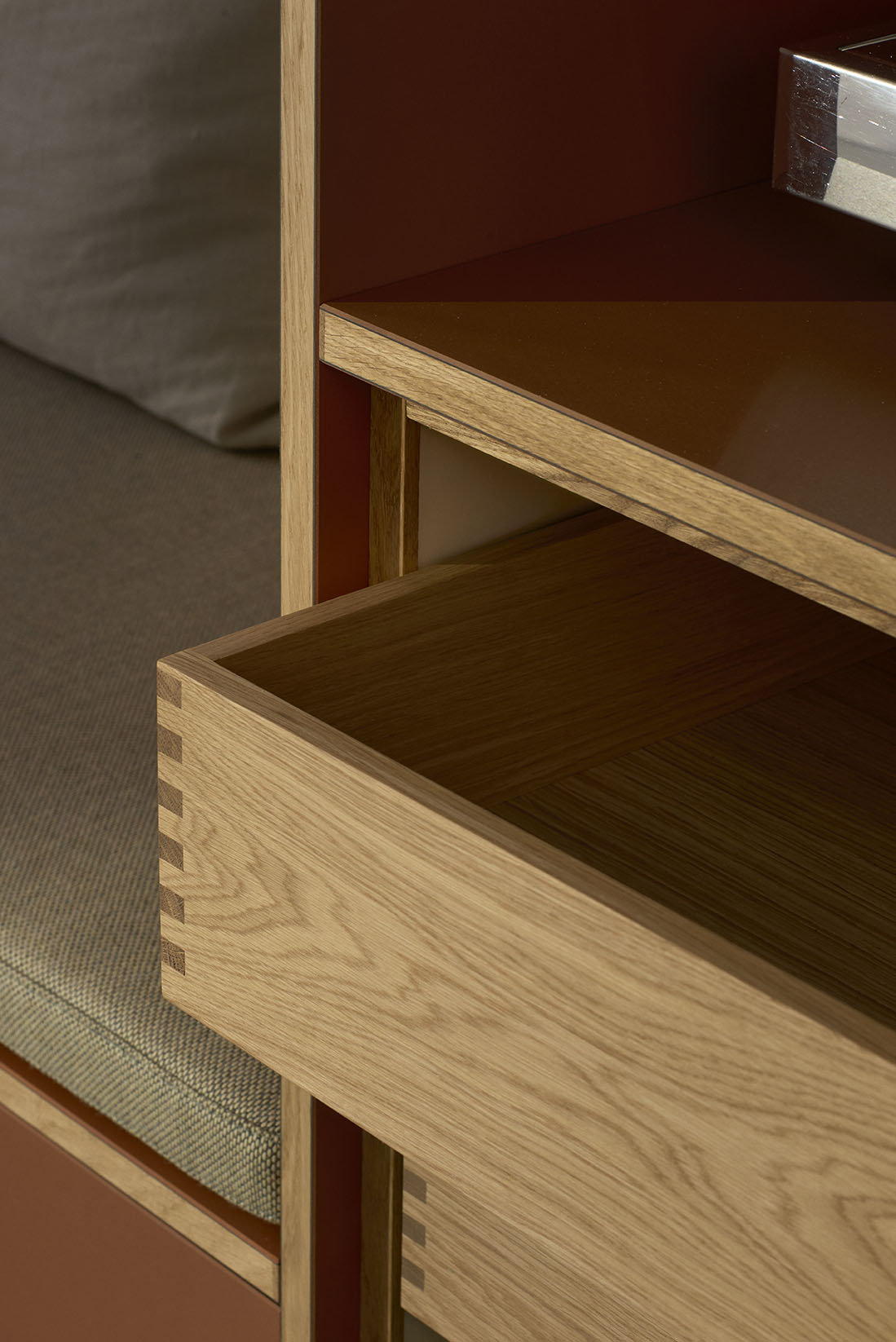 Kaffeniche og bænk i Brick linoleum